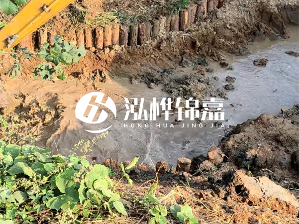 湖南防汛木樁批發(fā)廠家泓樺錦嘉 - 防洪木樁的作用是什么？?