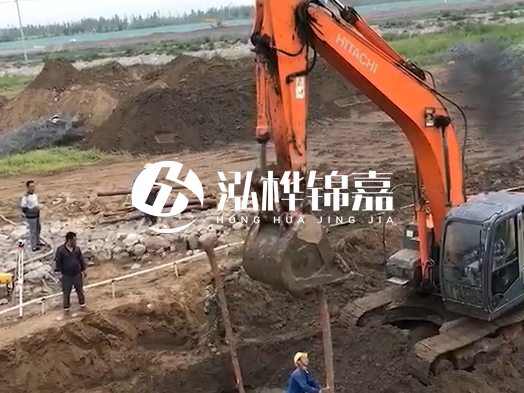 松木樁批發(fā)廠家泓樺錦嘉 - 生態(tài)河道木樁施工需要注意什么？